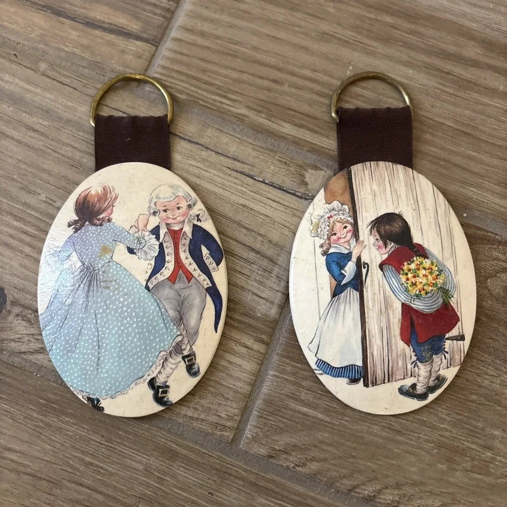 Vintage Oval Decoupage Wall Plaques 2 Piece Set